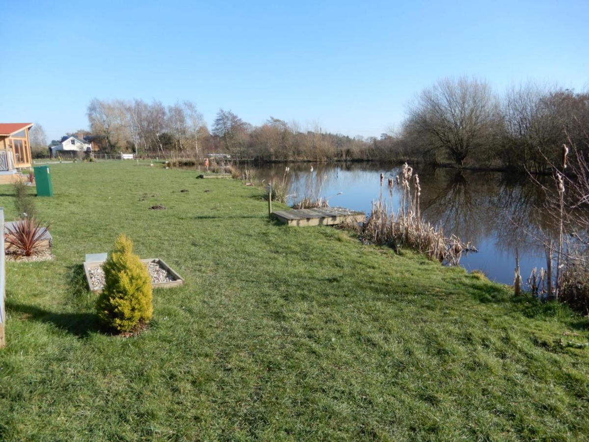 Balmoral Studio Lodge Ellesmere Εξωτερικό φωτογραφία